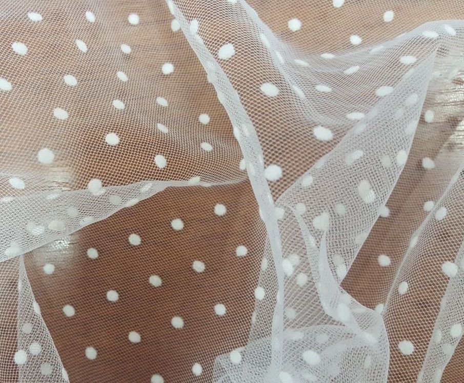 На склад поступила новинка-Фатин Флок «Точки» -модная новинка сезона осень 2018.